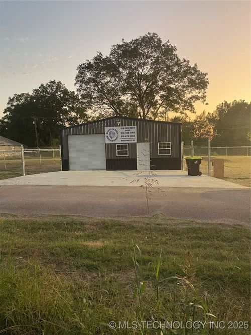 524 W Choctaw St, Holdenville, OK, 74848-2036 | Card Image