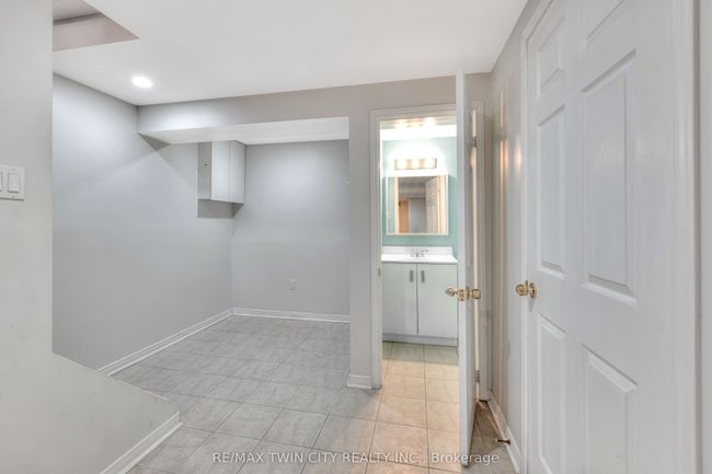 44 Cole Rd, House attached with 3 bedrooms, 2 bathrooms and 3 parking in Guelph ON | Image 27