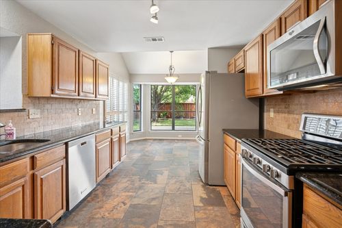 2027 Lavaca Trl, Carrollton, TX, 75010-4058 | Card Image