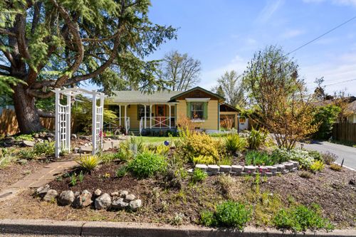 1427 Nw Washington Blvd, Grants Pass, OR, 97526-1249 | Card Image