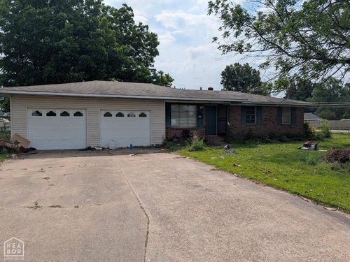 100 N Magnolia Dr, Trumann, AR, 72472-2606 | Card Image