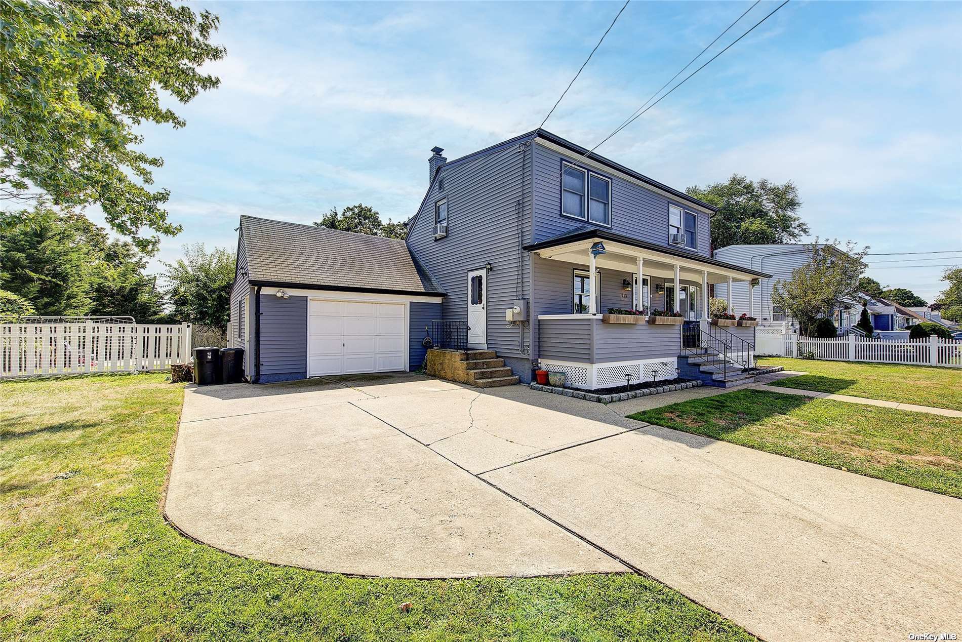 31st St, Lindenhurst, NY 11757