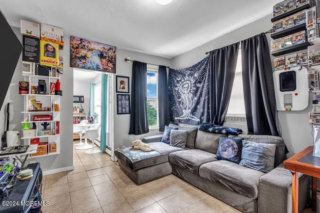662 Avenue E, Home with 5 bedrooms, 3 bathrooms and null parking in Bayonne NJ | Image 12