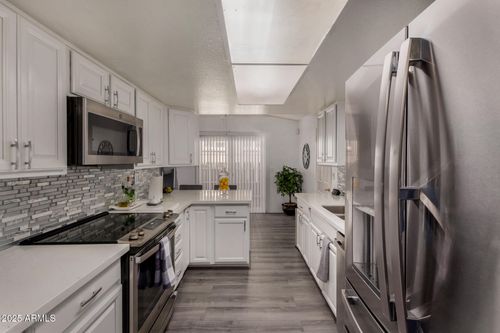 10432 W Devonshire Ave, Phoenix, AZ, 85037-5811 | Card Image