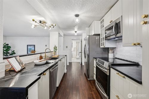 apt-203-3700 26th Pl W, Seattle, WA, 98199-2041 | Card Image