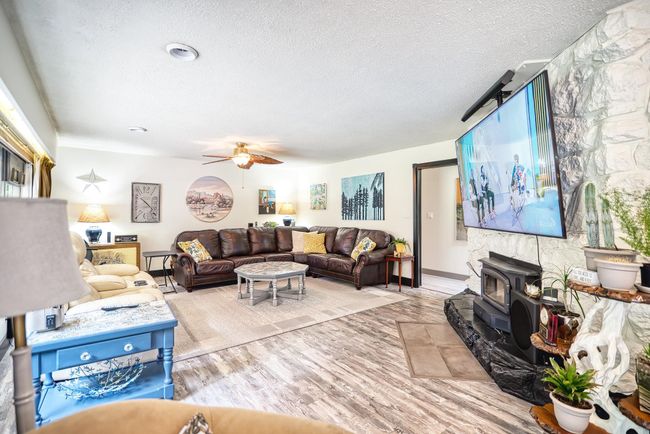 6241 Sechelt Inlet Rd, House other with 3 bedrooms, 2 bathrooms and 5 parking in Sechelt BC | Image 8