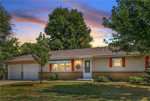 3641 Prather Rd, Kansas City, MO, 64116-2833 | Card Image