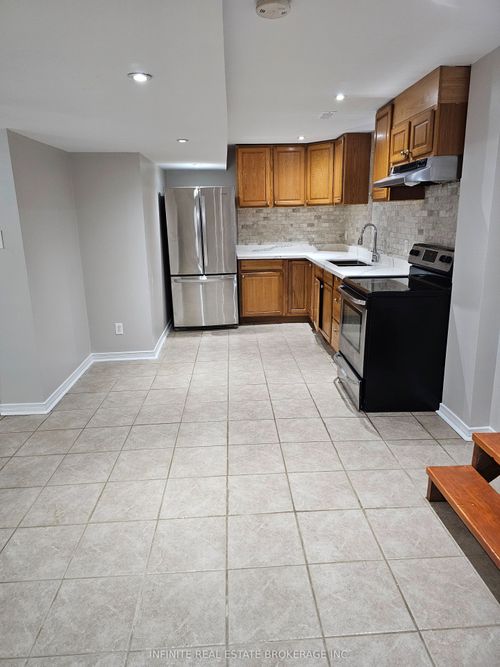 345 Queen Mary Dr, Brampton, ON, L7A3S7 | Card Image