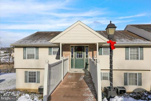 apt-4-620 Pine St, HAMBURG, PA, 19526-8384 | Card Image