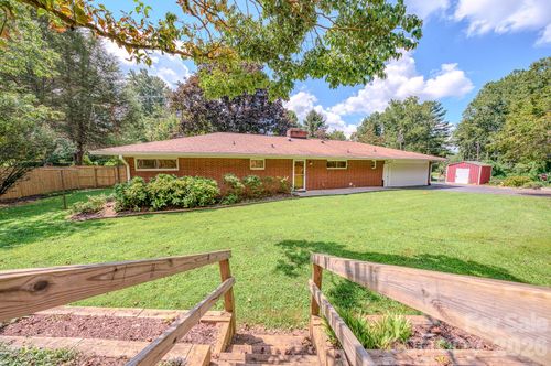105 Alexander Ave, Swannanoa, NC, 28778-2501 | Card Image