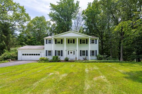 20 Woodcrest Dr, East Fishkill, NY, 12533-6330 | Card Image