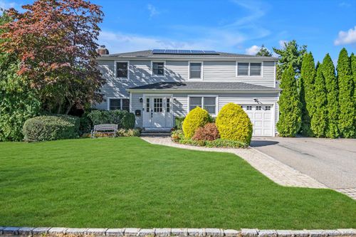 125 Crescent Ln, Roslyn Heights, NY, 11577-1529 | Card Image