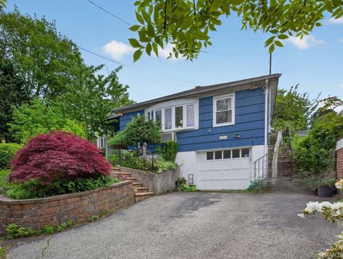 24814 Depew Avenue, New York, NY, 11363 | Card Image