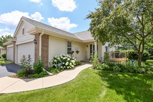 836 Sweetbriar Dr, Elkhorn, WI, 53121-1156 | Card Image