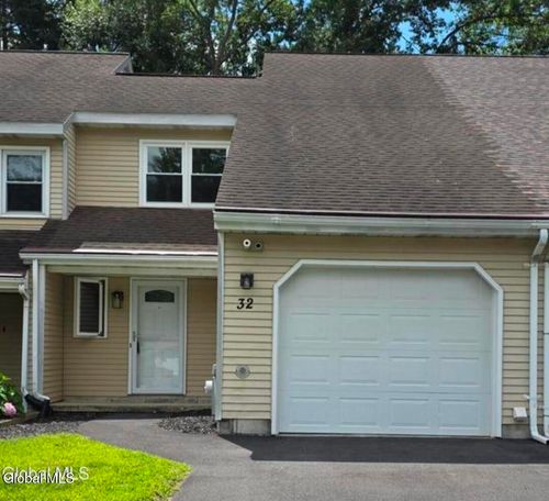 32 Old Coach Rd, Clifton Park, NY, 12065-7624 | Card Image