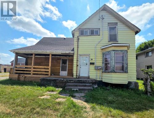 327 Douglas St, Sault Ste. Marie, ON, P6C1R9 | Card Image