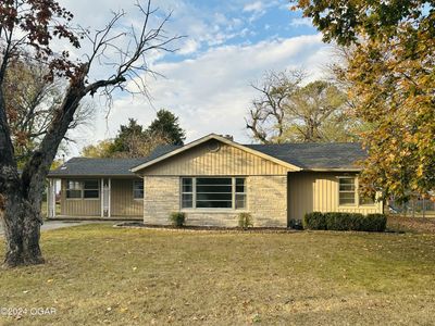 1025 E Highland Ave Avenue, House other with 3 bedrooms, 2 bathrooms and null parking in Carthage MO | Image 1