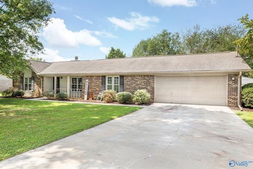 303 Red Oak Rd, Madison, AL, 35758-1540 | Card Image