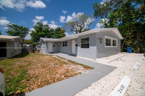 2457-2457 Ne 183rd St, North Miami Beach, FL, 33160-2024 | Card Image