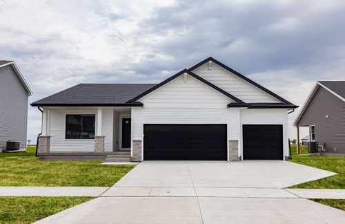 711 Ne Doe Pointe Dr, Ankeny, IA, 50021-6954 | Card Image