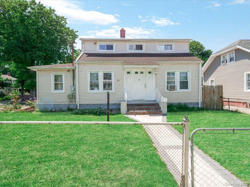 72 Pleasant Ave, Roosevelt, NY, 11575-2125 | Card Image