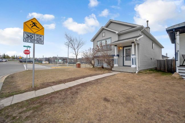 286 Covepark Way Ne, Home with 3 bedrooms, 2 bathrooms and 3 parking in Calgary AB | Image 3
