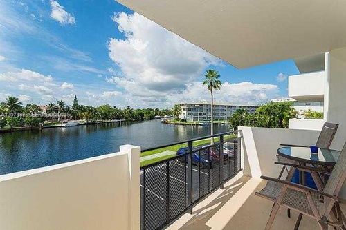 211-401 Golden Isles Dr, Hallandale Beach, FL, 33009-7509 | Card Image