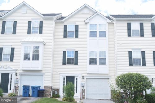 326-326 Larose Dr, COATESVILLE, PA, 19320-1628 | Card Image