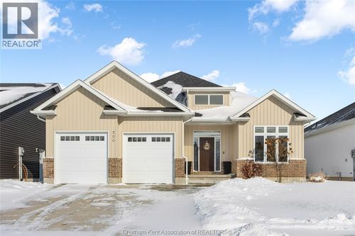 300 Davies St E, Dresden, ON, N0P1M0 | Card Image