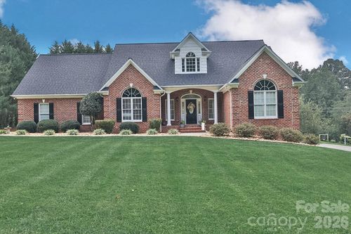 531 Westbrook St, Jonesville, NC, 28642-9415 | Card Image