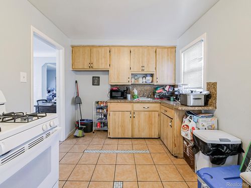 19195 Fenmore St, Detroit, MI, 48235-2250 | Card Image