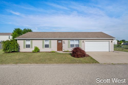 11664 E Bear Mdws Se, Alto, MI, 49302-9070 | Card Image