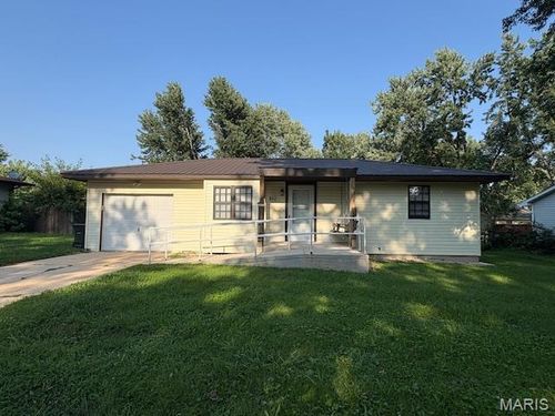 211 Belmont Dr, Rolla, MO, 65401-3765 | Card Image