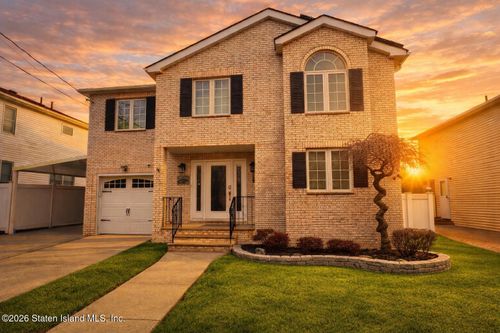 471 Main St, Staten Island, NY, 10307-1727 | Card Image