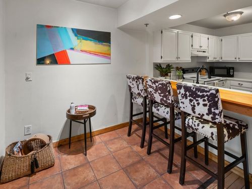 apt-6-337 College St, Burlington, VT, 05401-8375 | Card Image