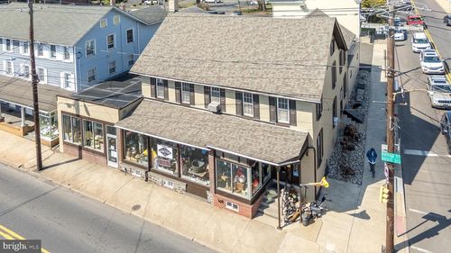 141 E Broad St, Quakertown, PA, 18951-1709 | Card Image