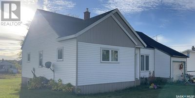 329 1 St Ave Se, House other with 3 bedrooms, 2 bathrooms and null parking in Sturgis SK | Image 1