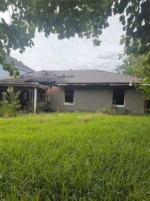 3027 Friar Point Rd, Houston, TX, 77051-4621 | Card Image