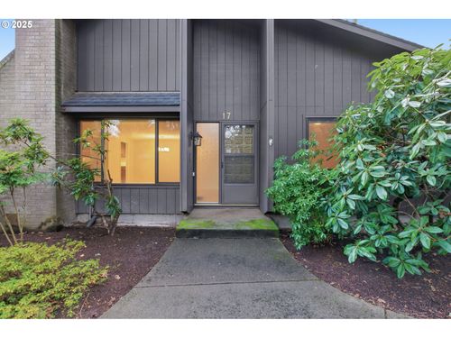 17 Westbrook Way, Eugene, OR, 97405-2074 | Card Image