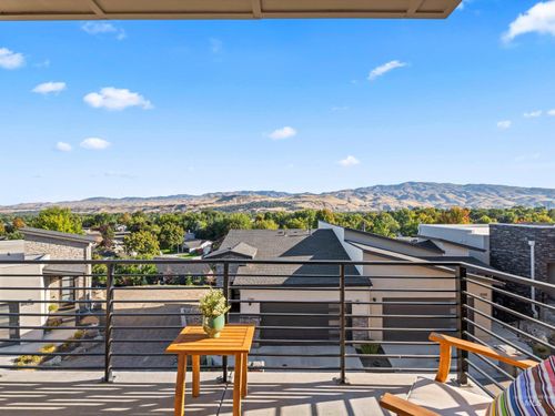 1251 E Echelon Ridge Ln, Boise, ID, 83716-5554 | Card Image