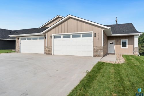 1109 S Foss Ave, Sioux Falls, SD, 57110-8600 | Card Image