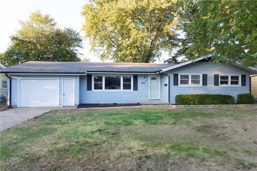 904 E 3rd St, Cherryvale, KS, 67335-1607 | Card Image