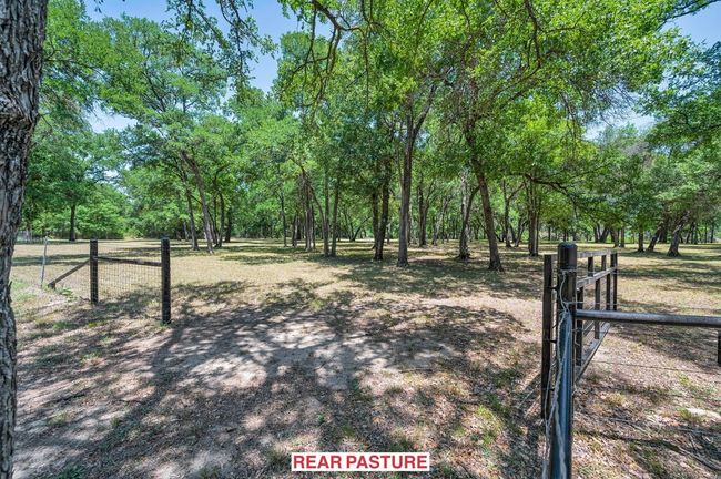 565 Lost Hunters Cyn, House other with 5 bedrooms, 5 bathrooms and 3 parking in China Spring TX | Image 87
