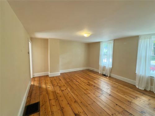 77 Livingston St, Rhinebeck, NY, 12572-1529 | Card Image