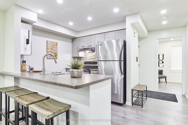 2 - 46 Petra Way, Condo with 2 bedrooms, 2 bathrooms and 2 parking in Whitby ON | Image 9