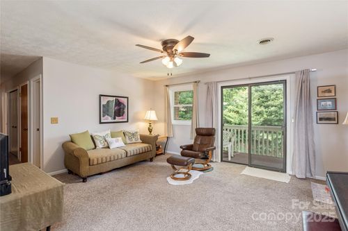 apt-4-103 Oakwood Pl, Hendersonville, NC, 28792-9597 | Card Image