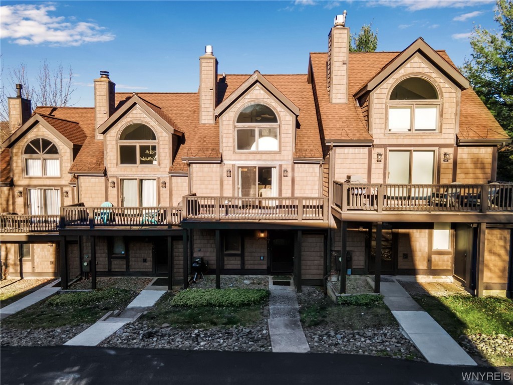 17 17 Slopeside Road, For Sale in Ellicottville Zoocasa