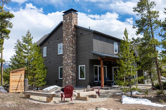 Side View of Back of Home. | Image 7