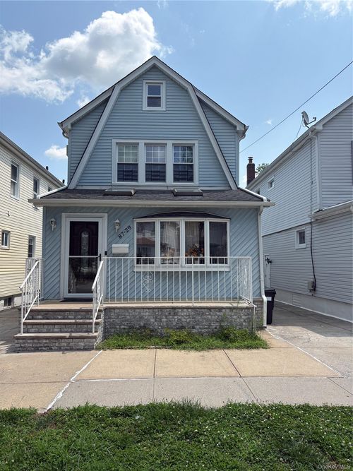 8729 254th Street, New York, NY, 11426 | Card Image