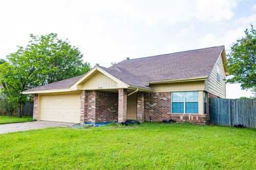 2558 Slaton Dr, Grand Prairie, TX, 75052-3910 | Card Image